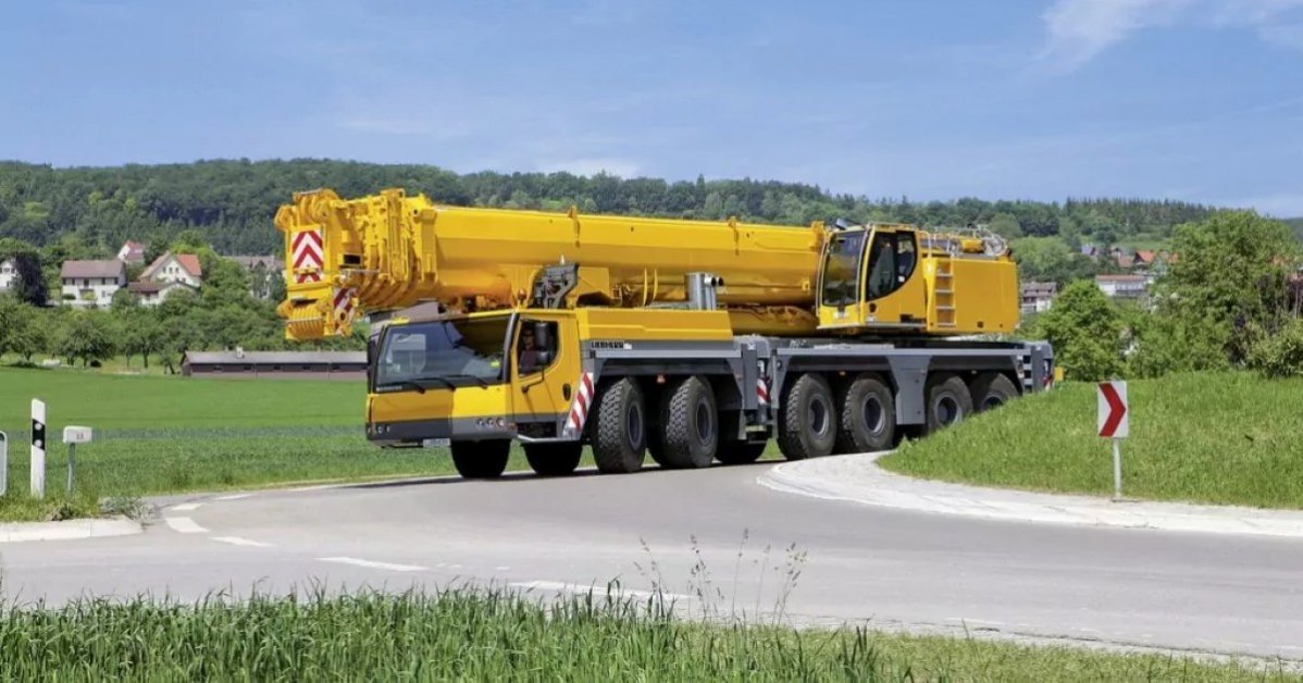 «РЕСО» требует от Минобороны 110 млн р. за кран-гигант, который сожгли неизвестные